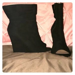 NWT TORRID Scrunch Peep Toe Wedge - Size 9.5W